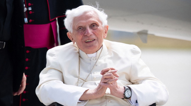 Pope Benedict travels back to the Vatican