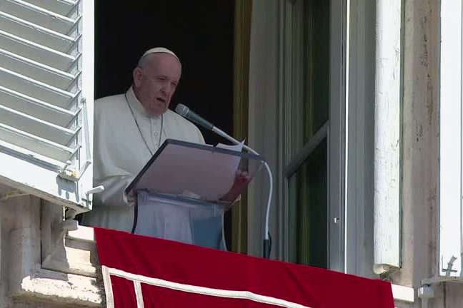 Pope prays for victims of Iraq COVID hospital fire