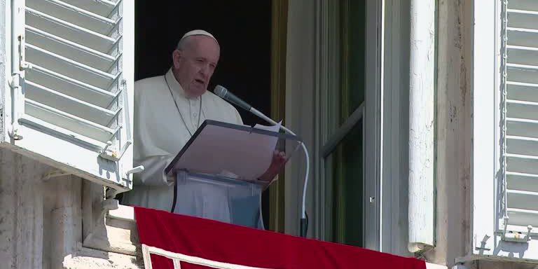 Pope prays for victims of Iraq COVID hospital fire