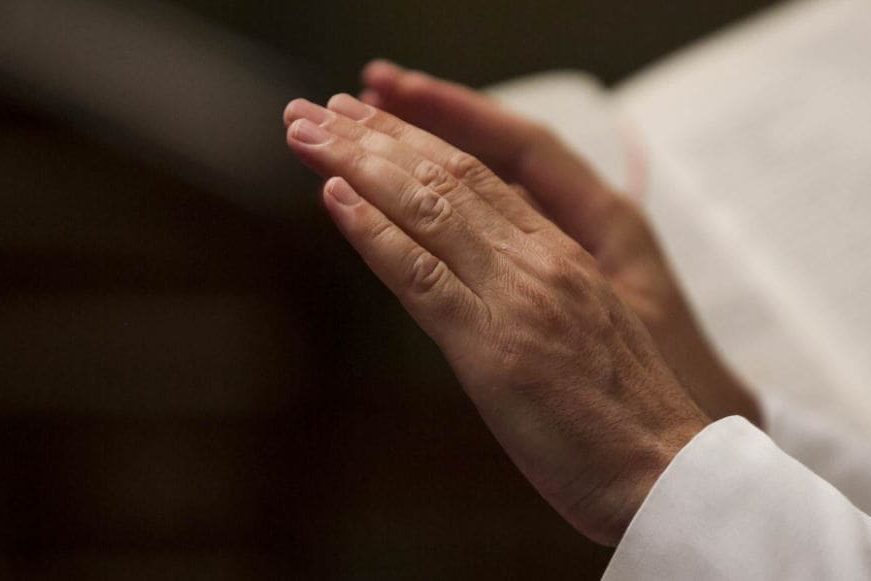 efata Mãos estendidas para abençoar