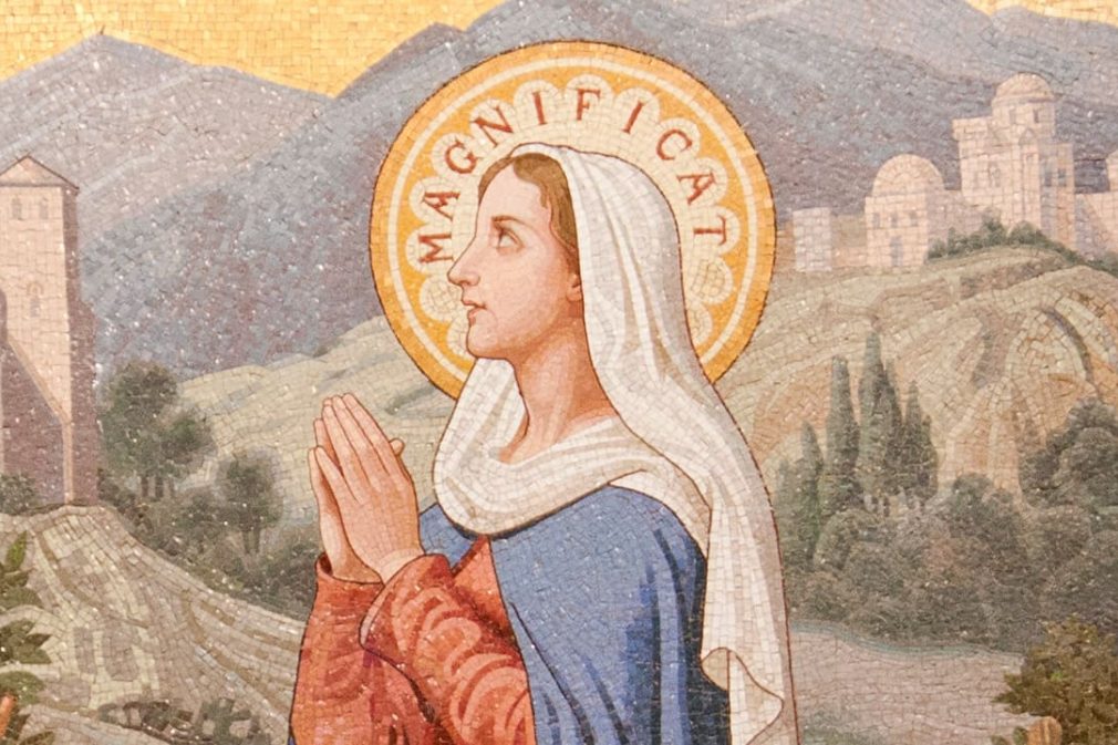 magnificat Ilustração de Maria com a palavra "Magnificat" sobre sua cabeça