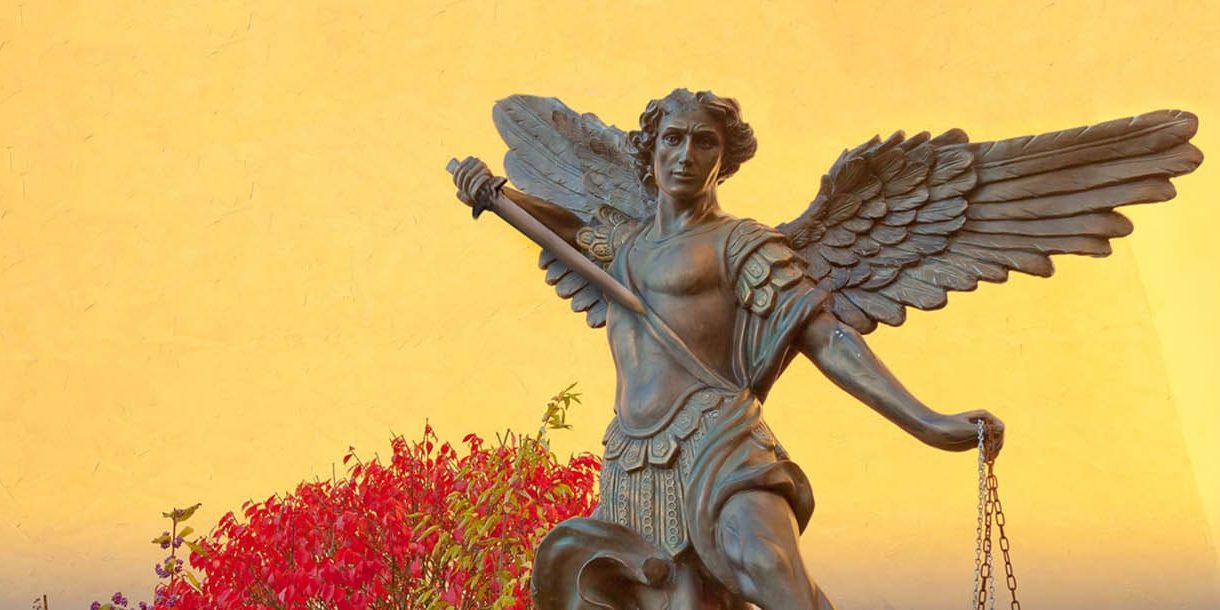 Estátua de São Miguel Arcanjo