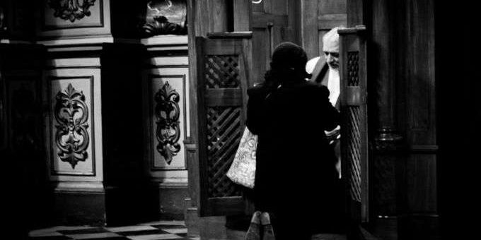 ConfesionMujer_FlickrHernanPineraCC-BY-SA-2.0_230316