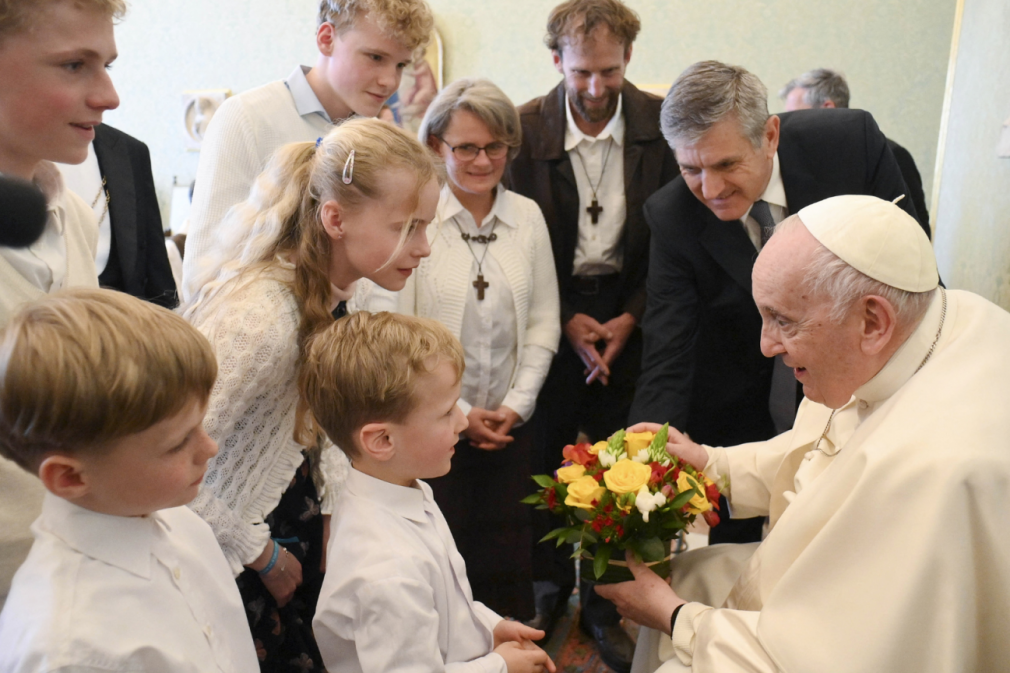 papa-comunidade-bem-aventurancas_ABACA-via-Reuters-1536×864