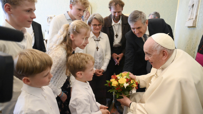 papa-comunidade-bem-aventurancas_ABACA-via-Reuters-1536×864