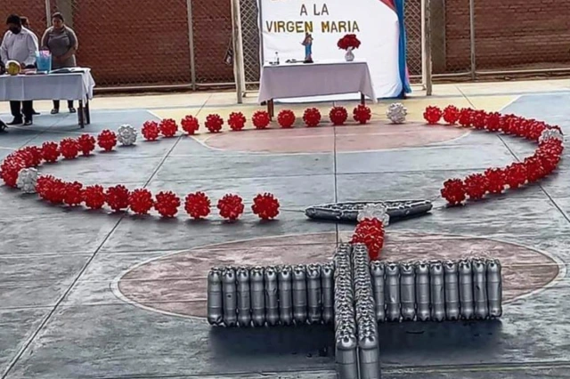 ROSARIO-BOTTLES-RECYCLED-BOLIVIA-06-Arquidiocesis-de-Santa-Cruz-de-la-Sierra-1