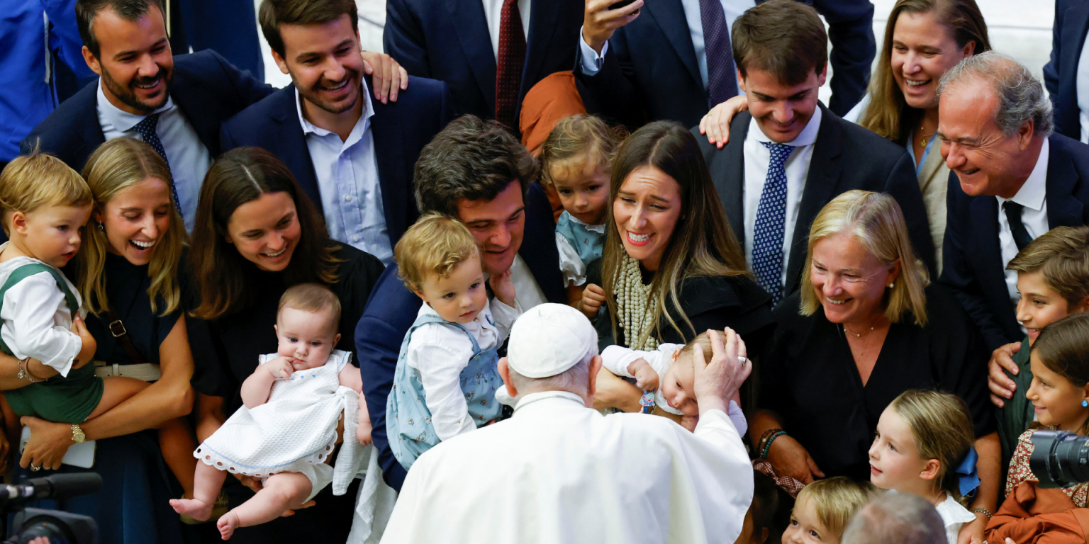 papa-francisco-fieis-audiencia-geral-30-agosto-08-2023-_-foto-REUTERS-Remo-Casilli-1536×864