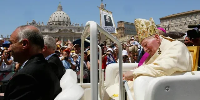 Pope-John-Paul-II-leaves-St-Peters-square-at-the-end-of-a-ceremony-to-make-Italian-priest-Padre-Pio-a-saint-AFP-000_APP2002061622420