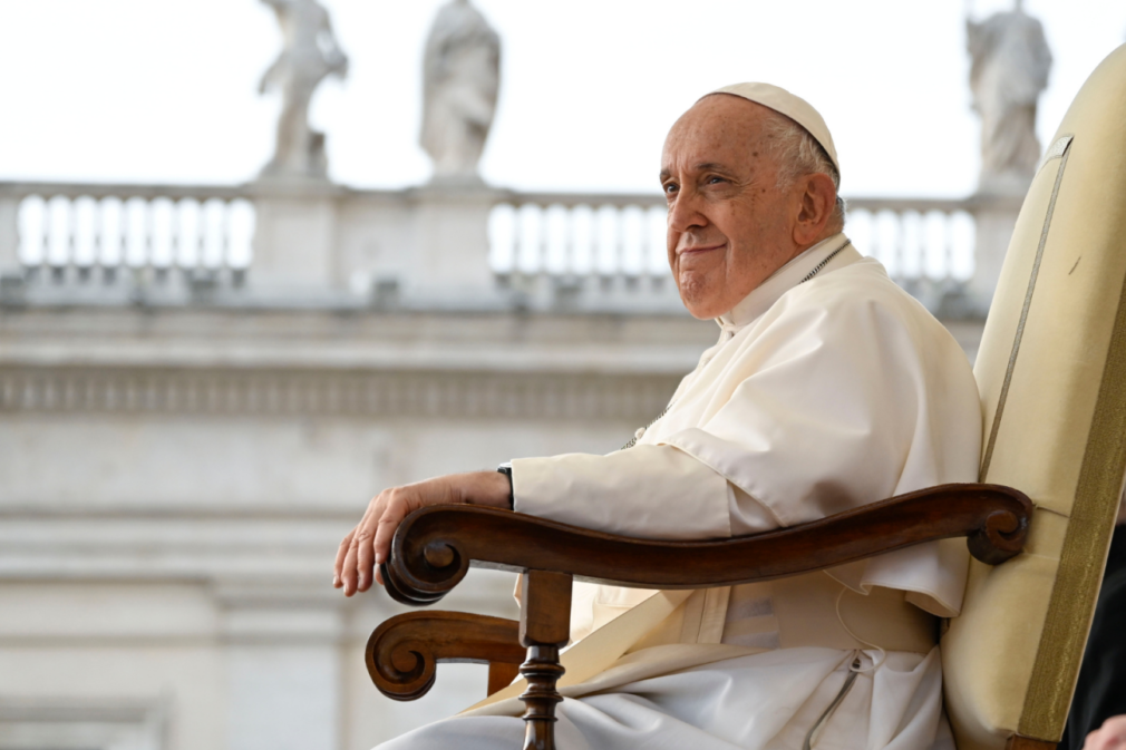 papa-francisco-audiencia-geral-catequese-sentado-sorrindo-18-outubro-10-2023-_-foto-Vatican-Media-IPA-Sipa-USA-via-Reuters-Connect-1536×864
