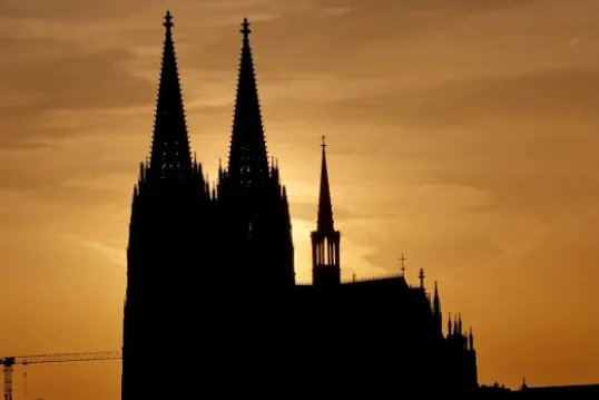 Cologne-cathedral-in-silhouette