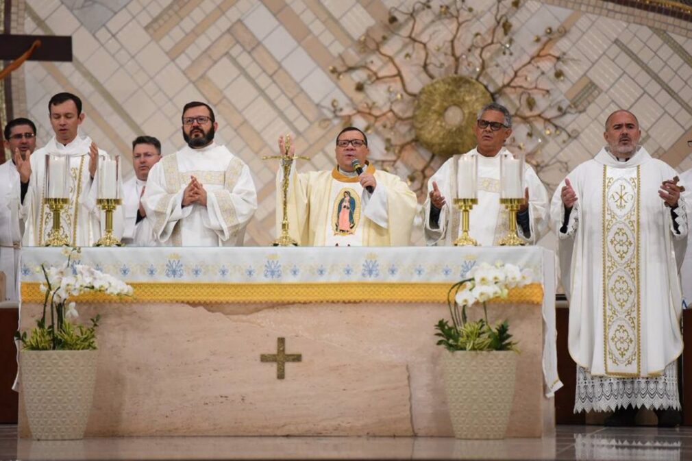 padre-wagner-missa-1-ano-padre-jonas-Larissa-Ferreira-1536×864