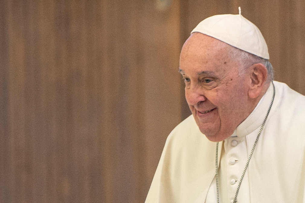 papa-francisco-neutra-2_Alessia-GiulianiIPASipa-USA-via-Reuters-1536×864