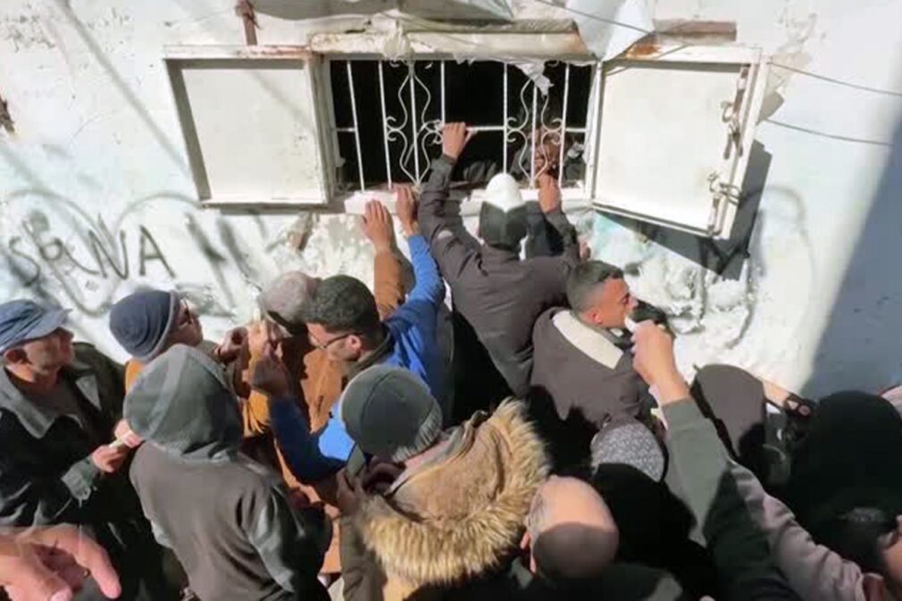 Palestinos_fila_alimentos_Reuters-1536×864