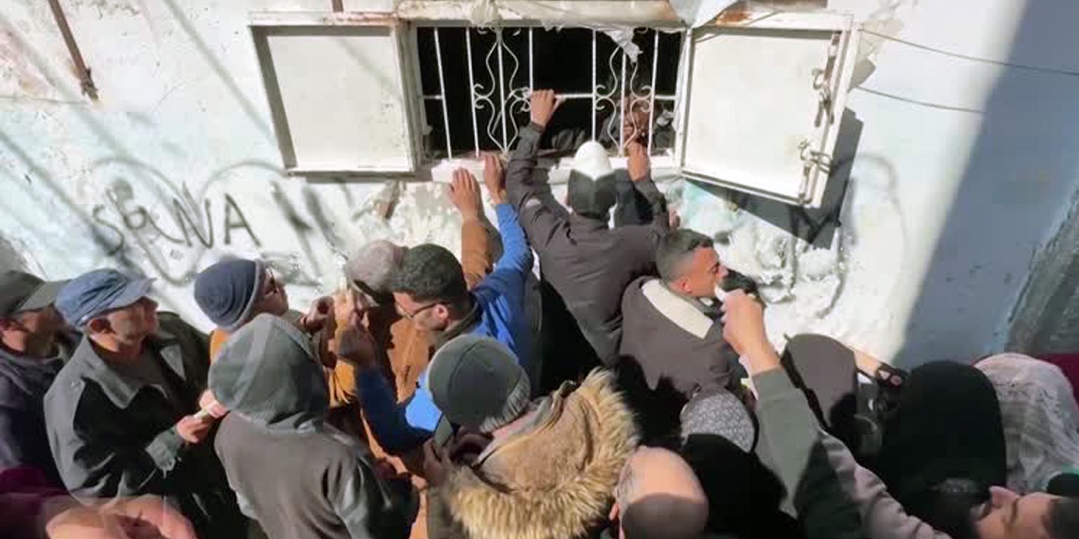 Palestinos_fila_alimentos_Reuters-1536×864