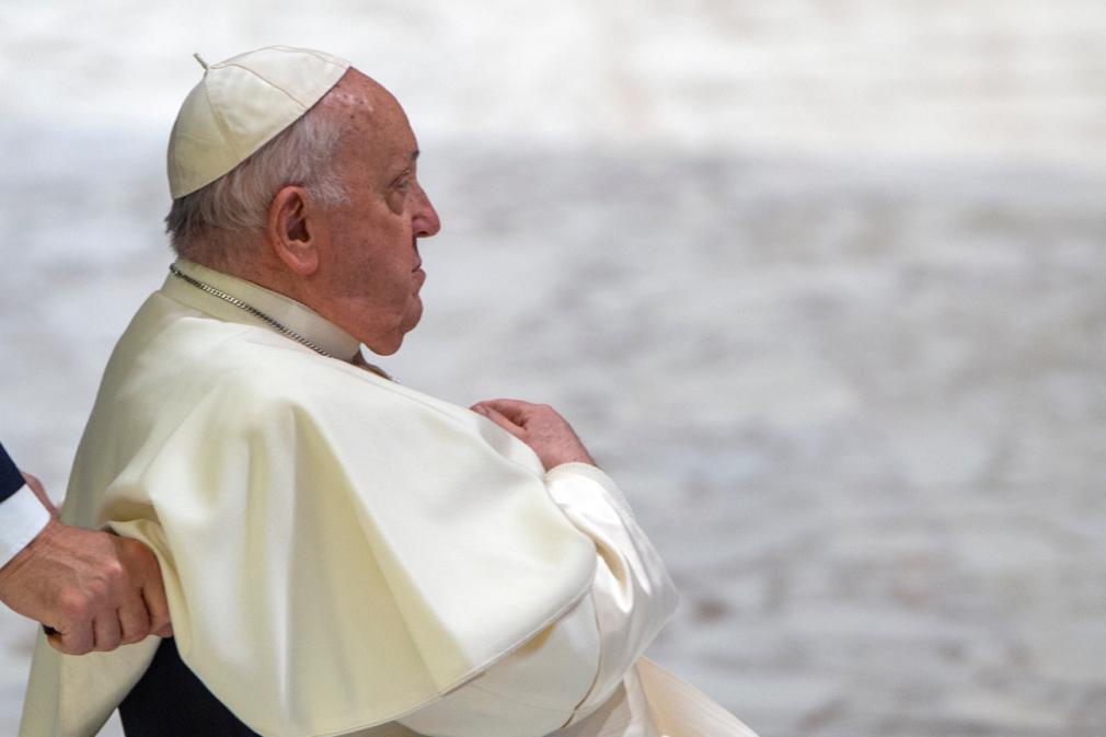 papa-francisco-perfil-serio-cadeira-de-rodas-neutra-_-foto-Foto-Alessia-Giuliani-IPA-Sipa-USA-via-Reuters-Connect-1536×864