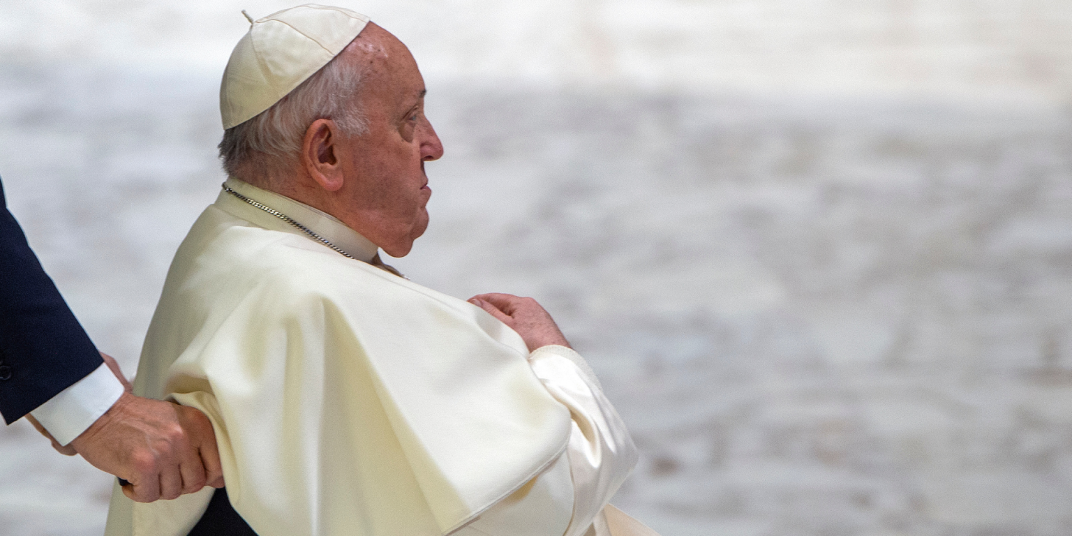 papa-francisco-perfil-serio-cadeira-de-rodas-neutra-_-foto-Foto-Alessia-Giuliani-IPA-Sipa-USA-via-Reuters-Connect-1536×864