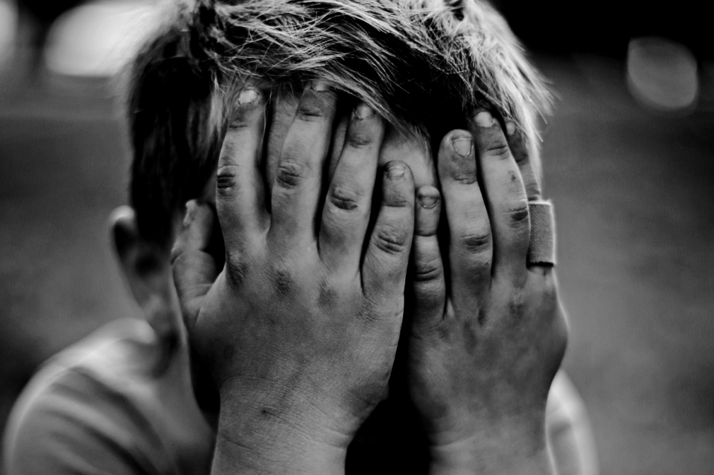 criança-abuso-triste-menores_Ksenia-Makagonova-via-Unsplash