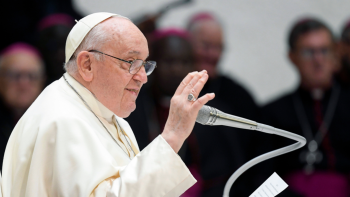 papa-francisco-sorriso-aceno-_-foto-Vatican-media-CPP-HANS-LUCAS-via-Reuters-1536×864