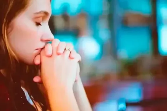 oracion-ben-white-unsplash-140324