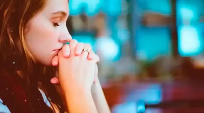 oracion-ben-white-unsplash-140324