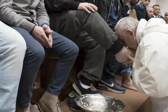 papa-carcel-juevessanto-29032018-vaticanmedia