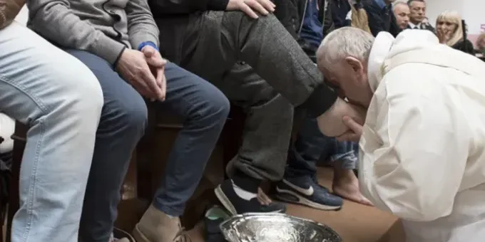 papa-carcel-juevessanto-29032018-vaticanmedia