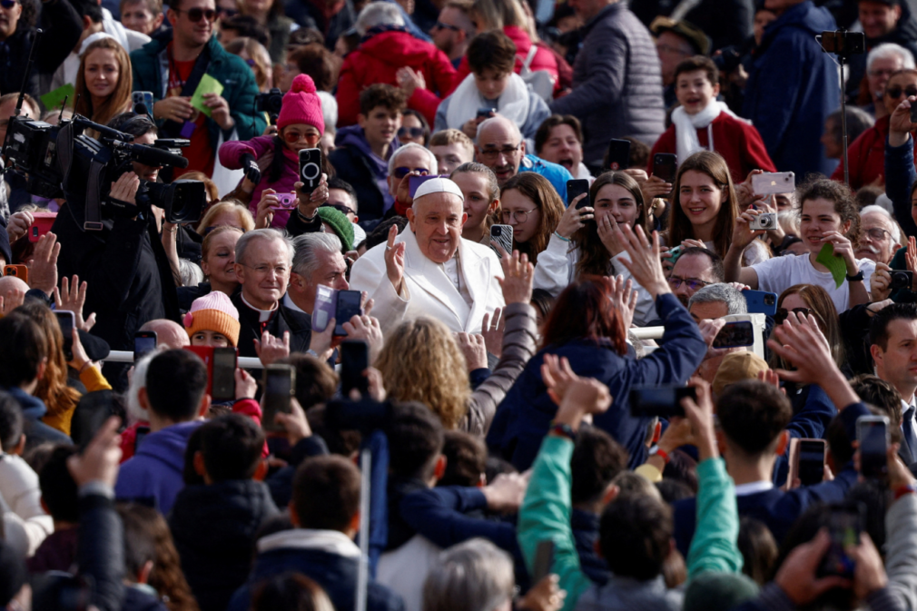 papa-francisco-povo-audiencia-geral-13-marco-03-2024-_-foto-REUTERS-Guglielmo-Mangiapane-1536×864