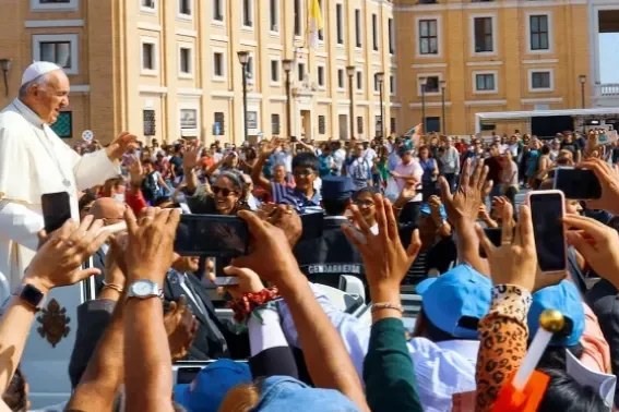 papa-francisco-youcat-1