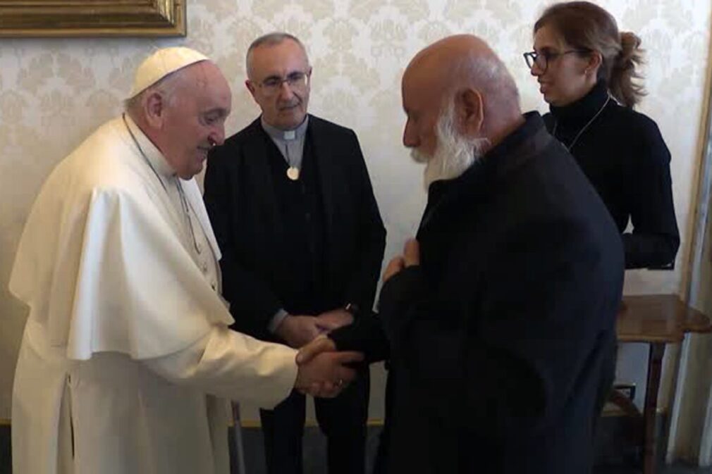 Papa_Francisco_familias_israelenses_Reuters-1536×864