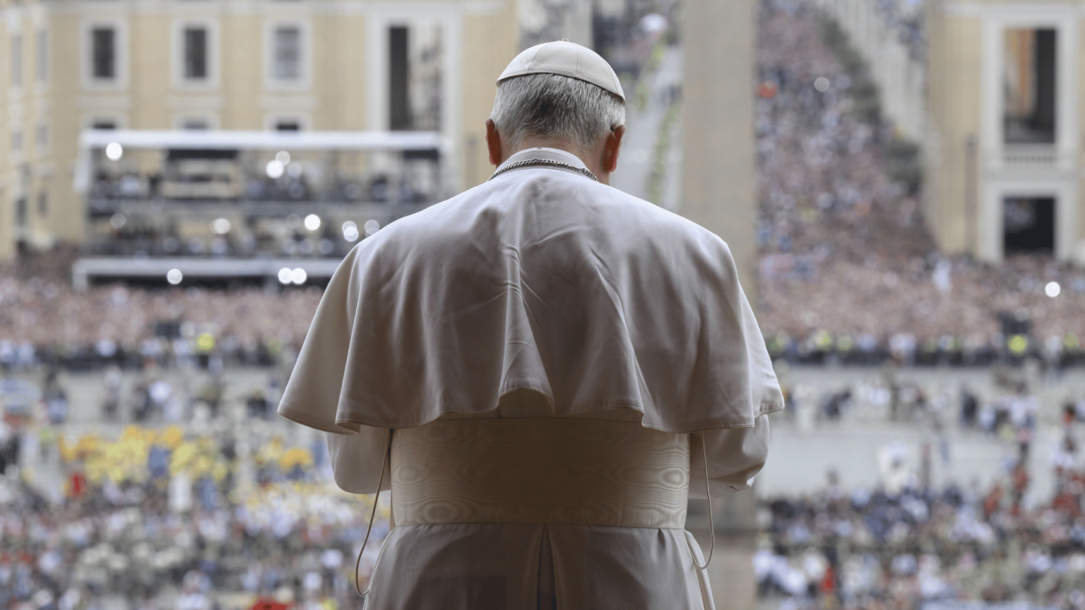 papa-leao-xiv-de-costas-balcao-central-da-basilica-de-sao-pedro-foto-neutra-_-foto-de-capa-vatican-mediaipa-via-reuters-1536×864