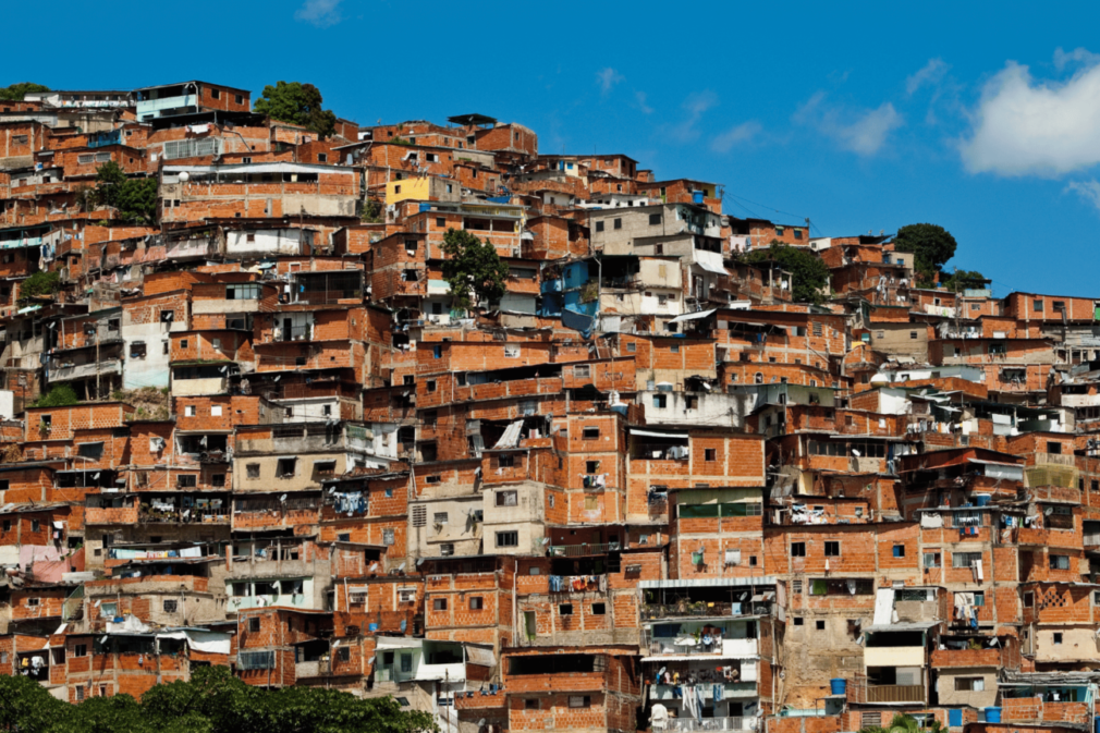 moradia_comunidade-urbana_canva-1536×864