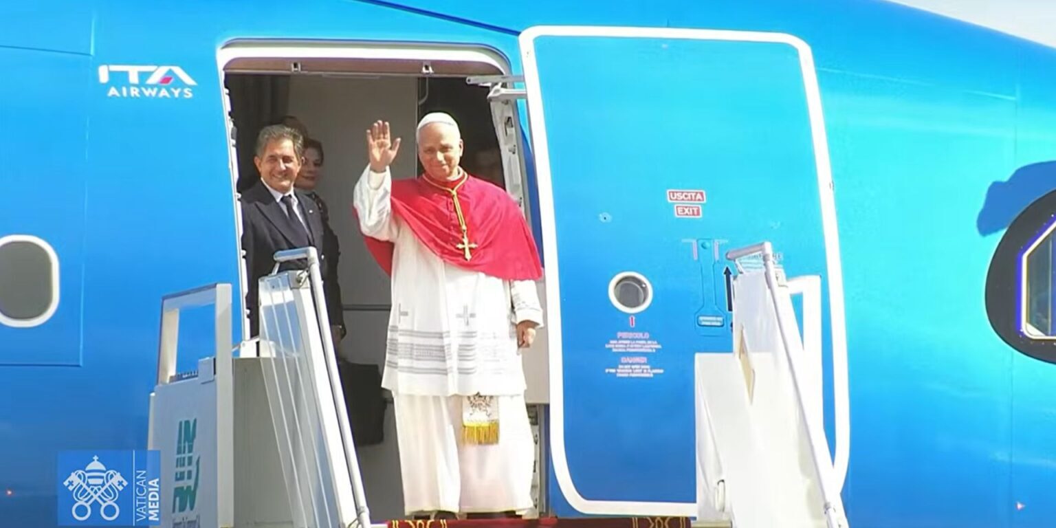 chegada-papa-camaroes-foto-reproducao-vatican-media-1536×864