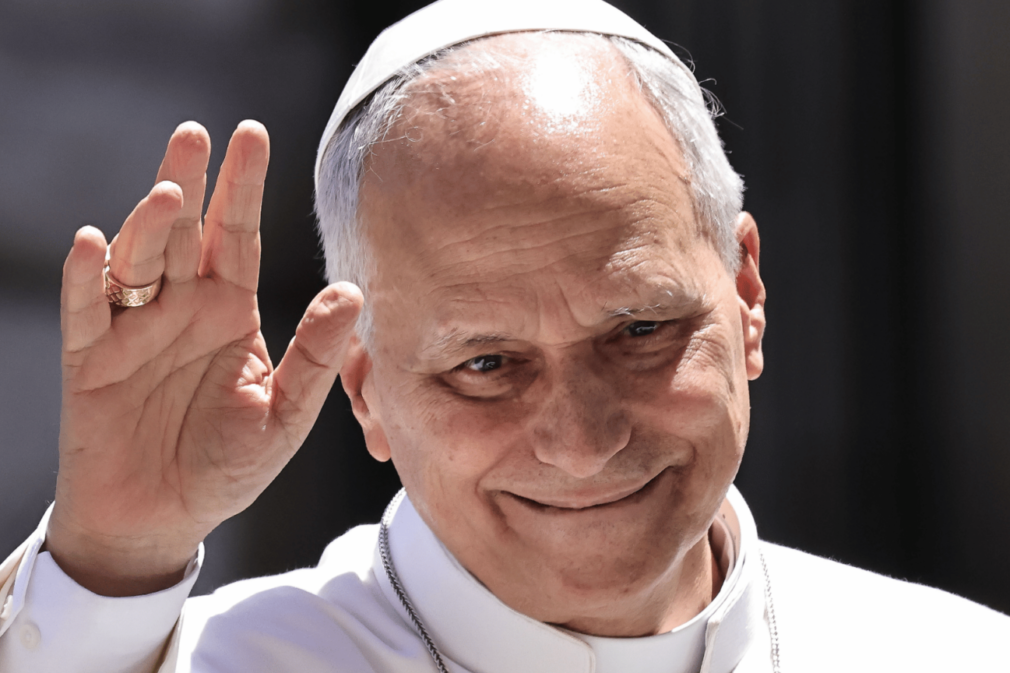 papa-leao-xiv-foto-neutra-aceno-_-foto-evandro-inettizuma-press-wire-via-reuters-1536×864