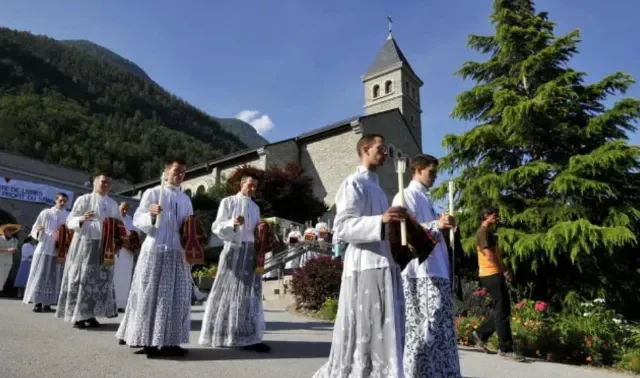 Fraternidade São Pio X nomeia sacerdotes que serão consagrados bispos em 1º de julho