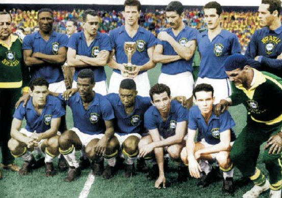 Nossa Senhora Aparecida e o uniforme azul da seleção brasileira