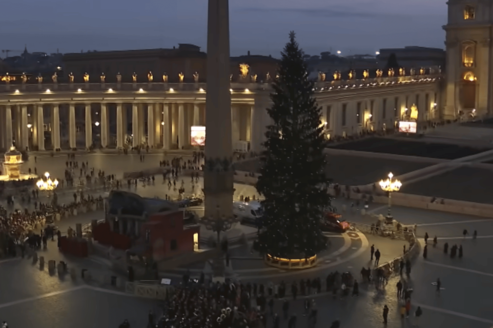 decoracao-de-natal-praca-sao-pedro-2025-_-foto-reproducao-vatican-news-1536×864