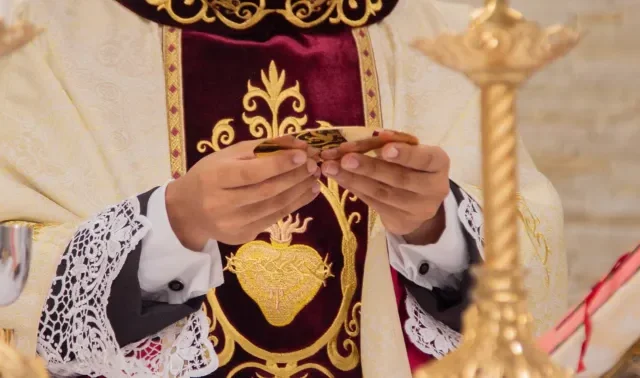 Hoje é celebrado o Dia Mundial de Oração pela Santificação dos Sacerdotes