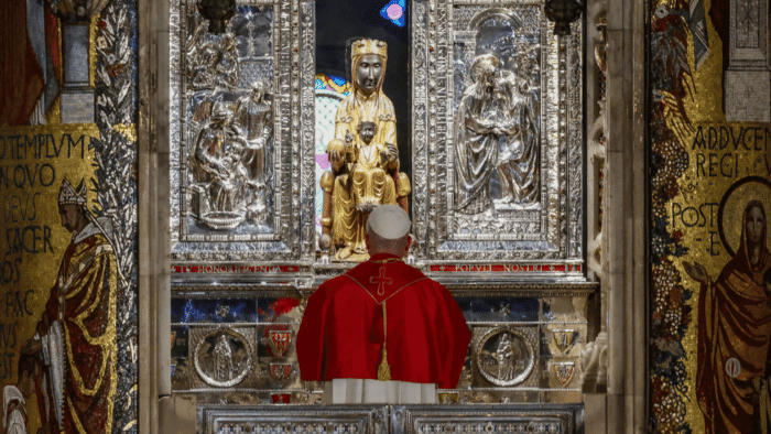 maria-nos-ensina-a-permitir-que-cristo-nos-transforme-afirma-papa-1536×864