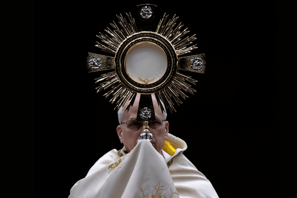 papa-eucaristia-corpus-christi-maria-grazia-picciarella-sopa-images-via-reuters-connect-1536×864