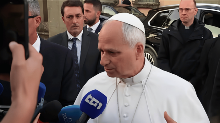 papa-leao-xiv_castel-gandolfo_reproducao-reuters-1536×864 Papa Leão XIV conversou com jornalista ao final da tarde desta terça-feira, 16, antes de deixar Castel Gandolfo /Foto: Reprodução Reuters