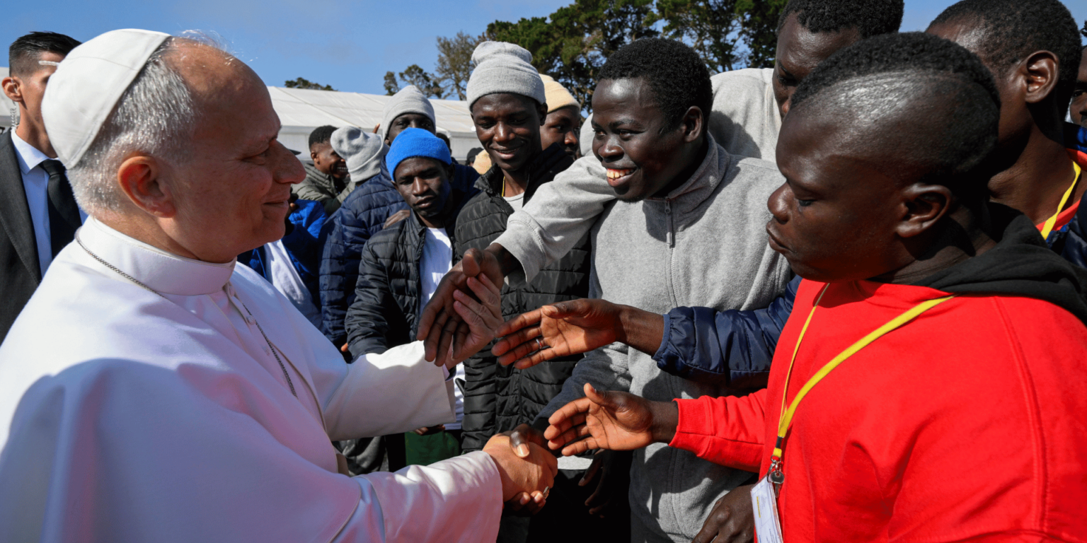 papa-migrantes-la-raices-tenerife-espanha-vatican-mediacppipasipa-usa-via-reuters-connect-1536×864
