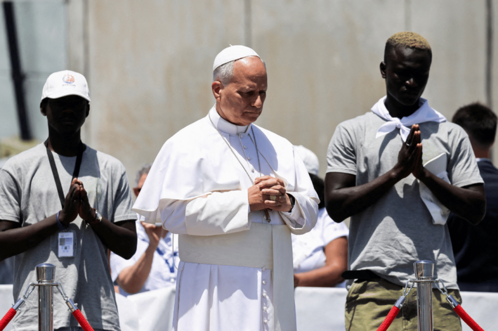 papa-reza-e-faz-um-minuto-de-silencio-por-migrantes-que-morreram-no-mar_reutersyara-nardi-1536×864