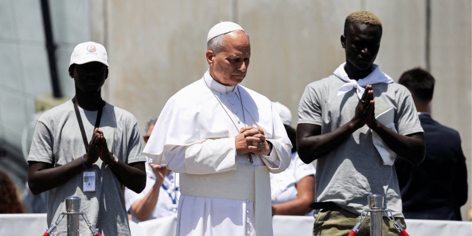 papa-reza-e-faz-um-minuto-de-silencio-por-migrantes-que-morreram-no-mar_reutersyara-nardi-1536×864