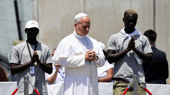 papa-reza-e-faz-um-minuto-de-silencio-por-migrantes-que-morreram-no-mar_reutersyara-nardi-1536×864