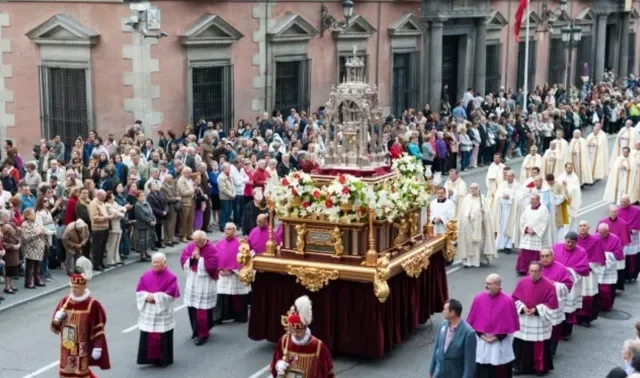 Papa usa ostensório do século XVI na missa de Corpus Christi em Madri