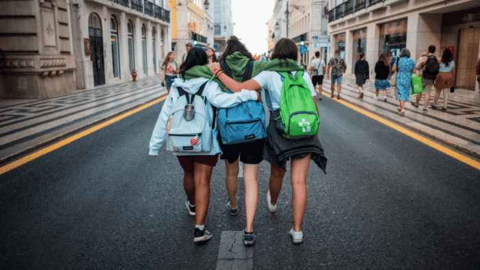 amigas-abracadas-_-foto-vytautas-markunas-via-pexels-1536×864