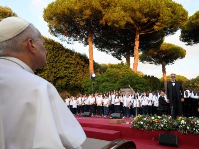 Papa: a beleza da música conduz ao encontro com Deus, “Aquele que é a própria Beleza”