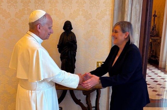 Após 47 anos, se aposenta a mulher que “fez voar” quatro Papas e o Vaticano