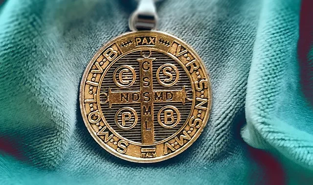 O significado da medalha de são Bento