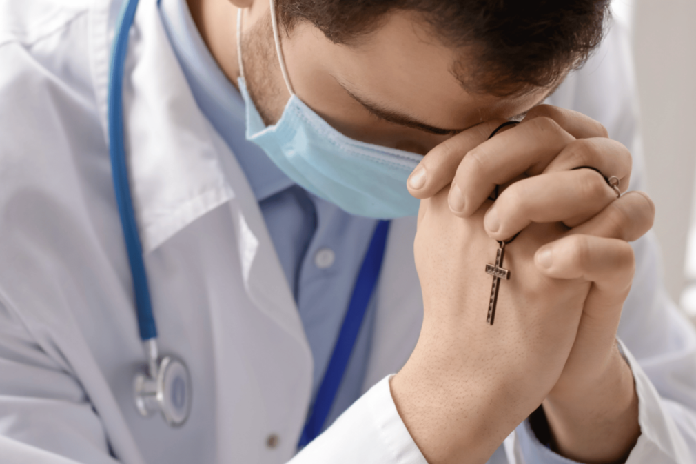 medico-catolico-_-foto-canva-1536×864